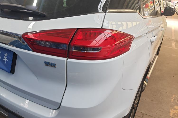 Used Geely Auto Emgrand X7 Sport 2016 2.0L Manual ZhiShang Version Exterior 3