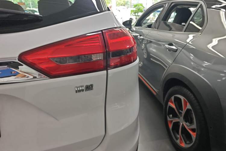 Used Geely Auto Emgrand X7 Sport 2016 1.8TD Automatic Smart Connectivity Version Exterior 3