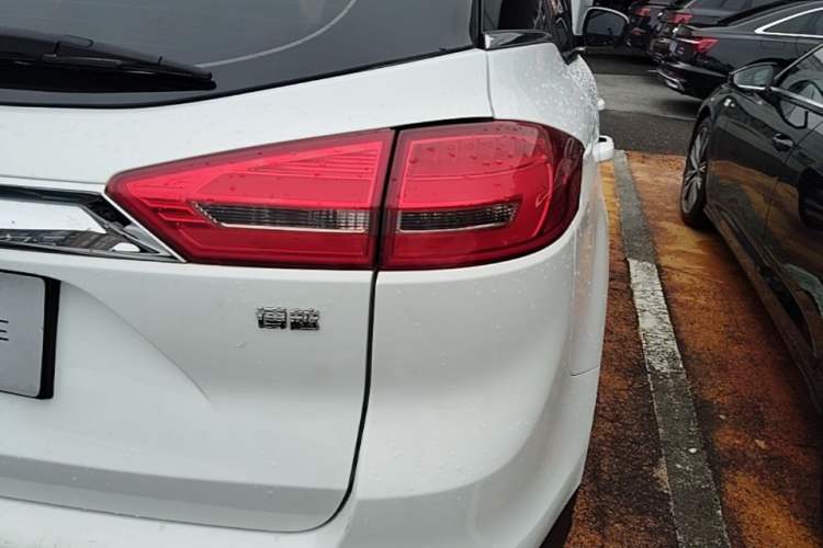 Used Geely Auto Emgrand X7 Sport 2016 1.8TD Automatic Smart Model Exterior 3