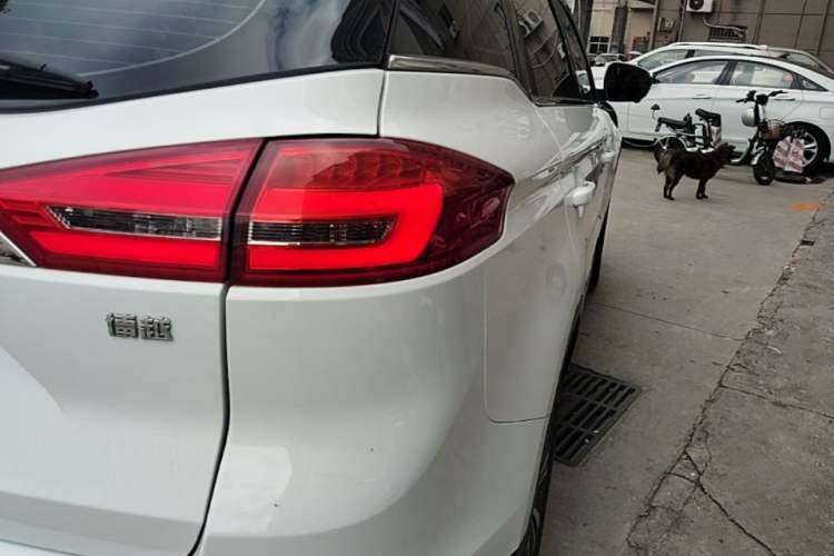 Used Geely Auto Emgrand X7 Sport 2016 1.8TD Automatic ZhiZun Version Exterior 3