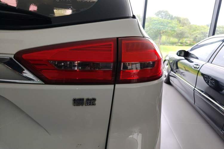 Used Geely Auto Emgrand X7 Sport 2016 1.8TD Automatic Smart Model Exterior 3
