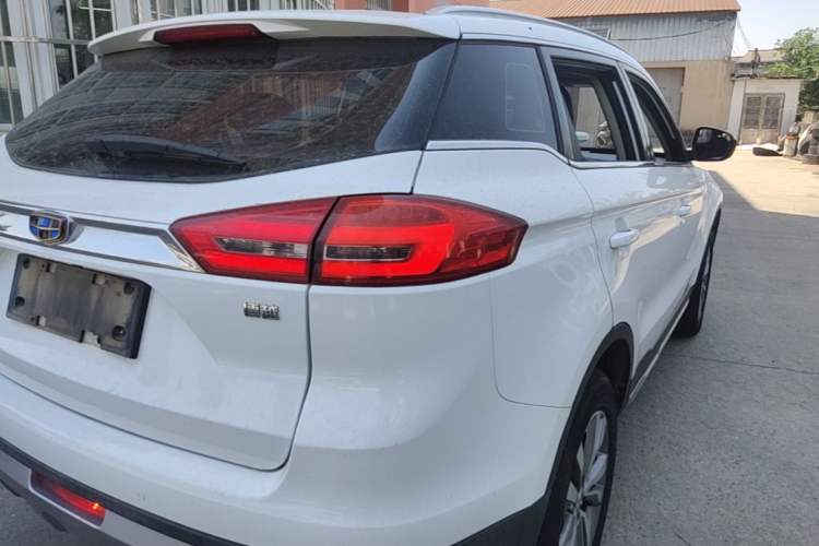 Used Geely Auto Emgrand X7 Sport 2016 2.0L Manual ZhiShang Version Exterior 3