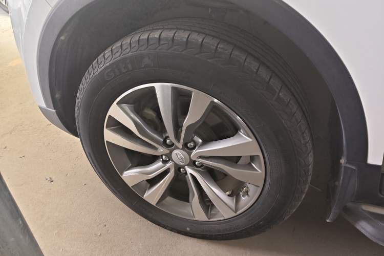 Used Geely Auto Emgrand X7 Sport 2016 2.0L Manual ZhiShang Version Exterior 4