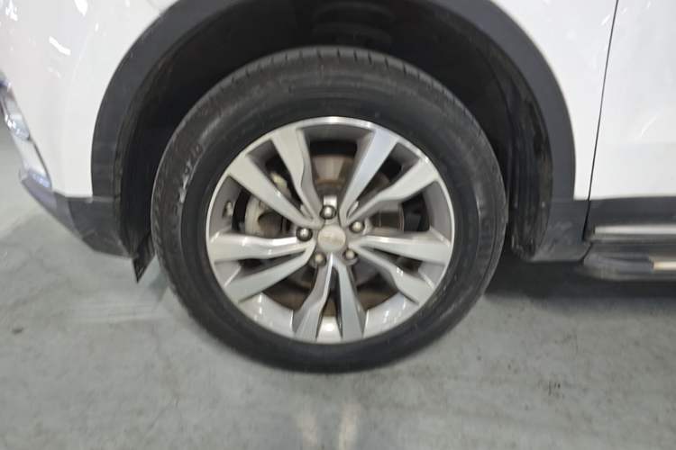 Used Geely Auto Emgrand X7 Sport 2016 2.0L Manual Smart Connect Version Exterior 4