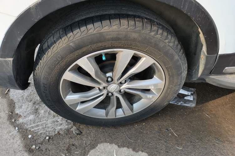 Used Geely Auto Emgrand X7 Sport 2016 2.0L Manual ZhiShang Version Exterior 4