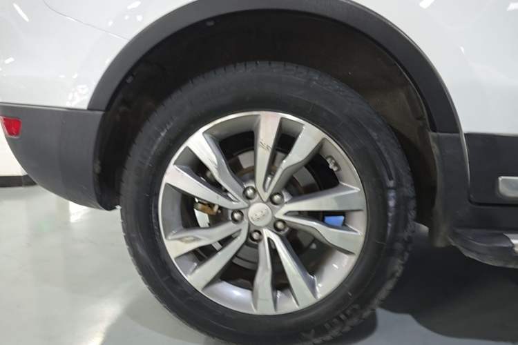 Used Geely Auto Emgrand X7 Sport 2016 2.0L Manual Smart Connect Version Exterior 5