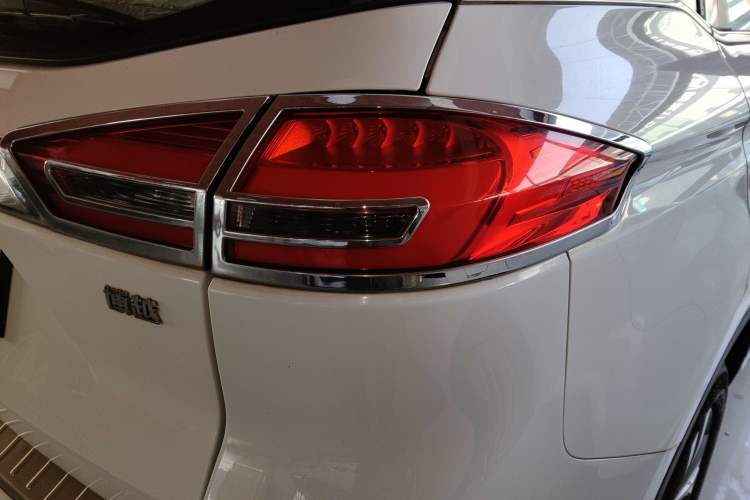 Used Geely Auto Emgrand X7 Sport 2016 1.8TD Automatic All-Wheel-Drive ZhiZun Edition Exterior 6