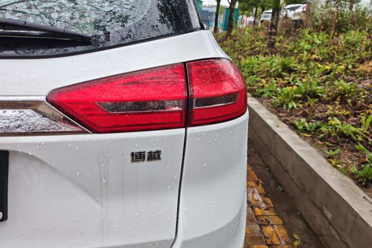 Used Geely Auto Emgrand X7 Sport 2016 1.8TD Automatic All-Wheel Drive Smart Version Exterior 6