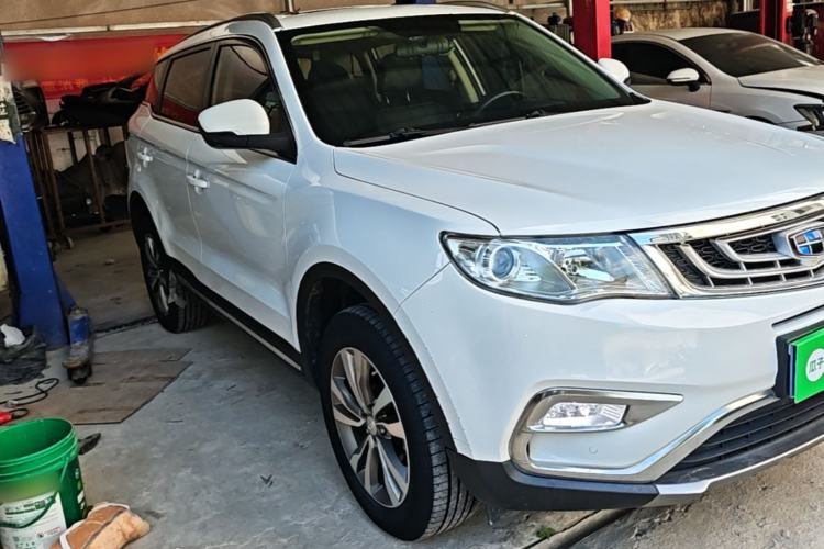 Used Geely Auto Emgrand X7 Sport 2016 2.0L Manual Smart Connect Version Front Right 45 Deg