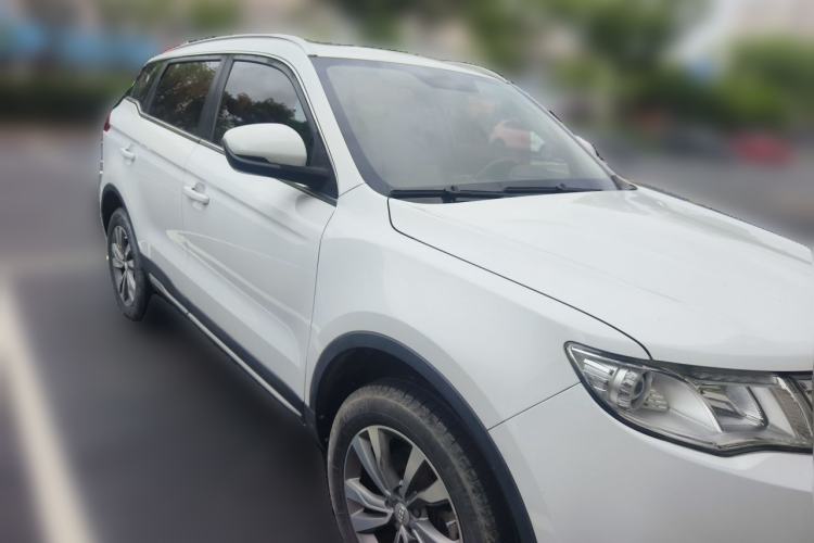 Used Geely Auto Emgrand X7 Sport 2016 2.0L Manual Smart Connect Version Front Right 45 Deg