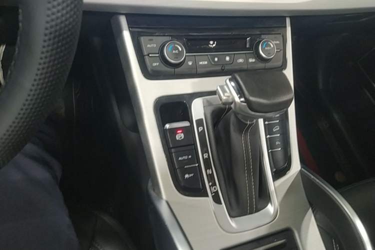Used Geely Auto Emgrand X7 Sport 2016 1.8TD Automatic ZhiShang Model Gear Lever