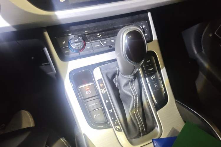 Used Geely Auto Emgrand X7 Sport 2016 1.8TD Automatic Smart Model Gear Lever