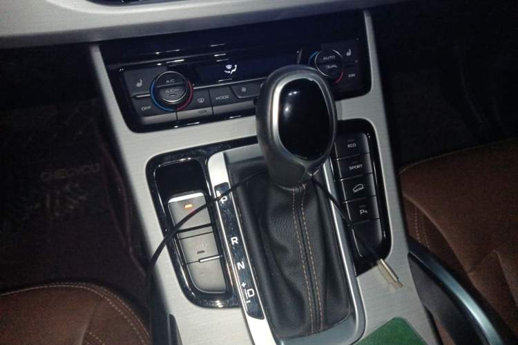 Used Geely Auto Emgrand X7 Sport 2016 1.8TD Automatic ZhiZun Version Gear Lever