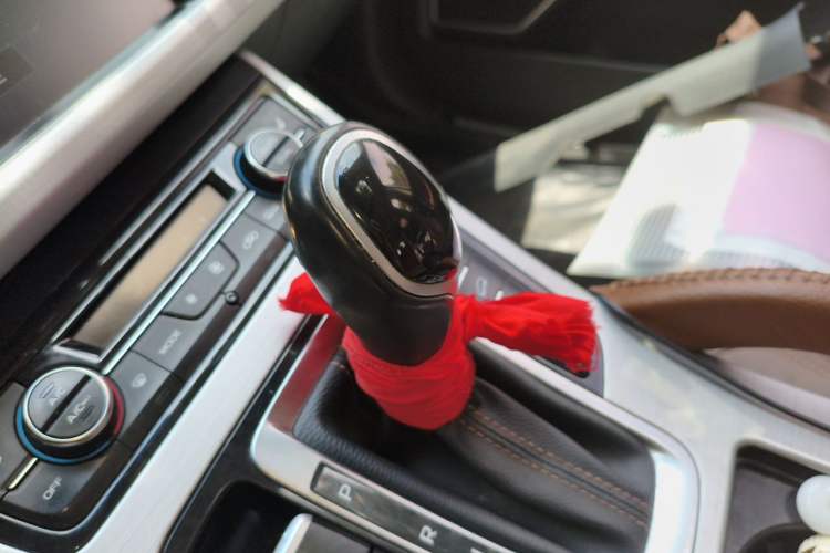 Used Geely Auto Emgrand X7 Sport 2016 1.8TD Automatic ZhiZun Version Gear Lever