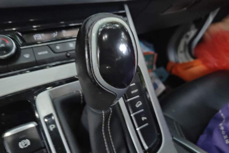 Used Geely Auto Emgrand X7 Sport 2016 1.8TD Automatic ZhiShang Model Gear Lever