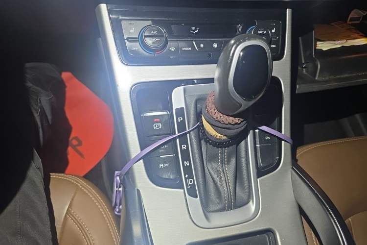 Used Geely Auto Emgrand X7 Sport 2016 1.8TD Automatic ZhiZun Version Gear Lever