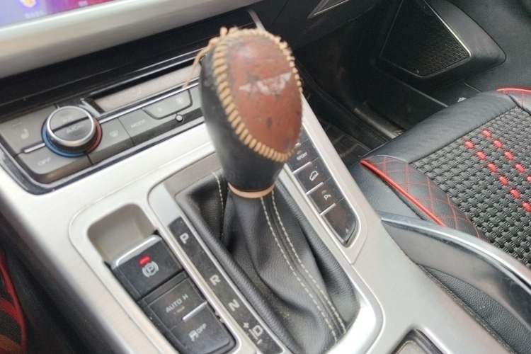 Used Geely Auto Emgrand X7 Sport 2016 1.8TD Automatic Smart Model Gear Lever
