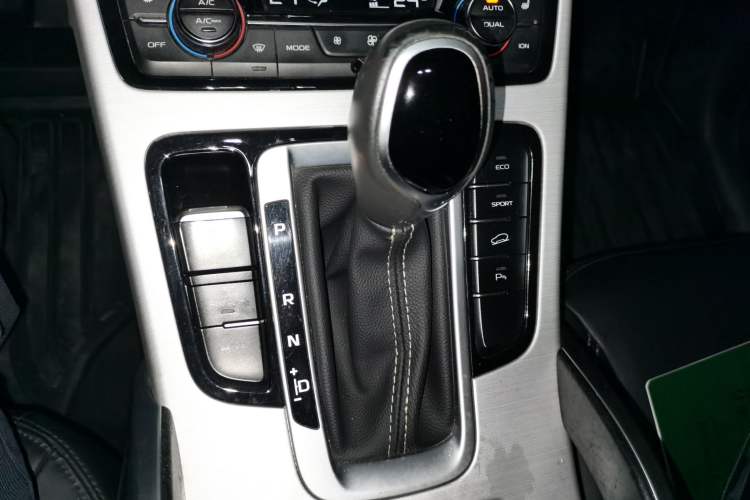 Used Geely Auto Emgrand X7 Sport 2016 1.8TD Automatic Smart Model Gear Lever