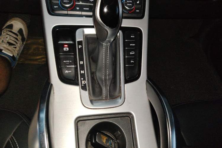 Used Geely Auto Emgrand X7 Sport 2016 1.8TD Automatic Smart Model Gear Lever
