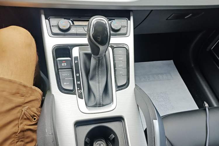 Used Geely Auto Emgrand X7 Sport 2016 1.8TD Automatic Smart Connectivity Version Gear Lever