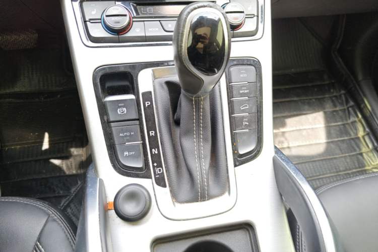 Used Geely Auto Emgrand X7 Sport 2016 1.8TD Automatic Smart Model Gear Lever