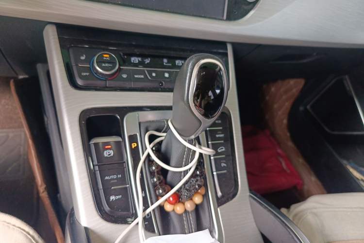 Used Geely Auto Emgrand X7 Sport 2016 1.8TD Automatic Smart Model Gear Lever
