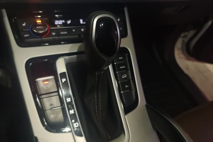 Used Geely Auto Emgrand X7 Sport 2016 1.8TD Automatic ZhiZun Version Gear Lever