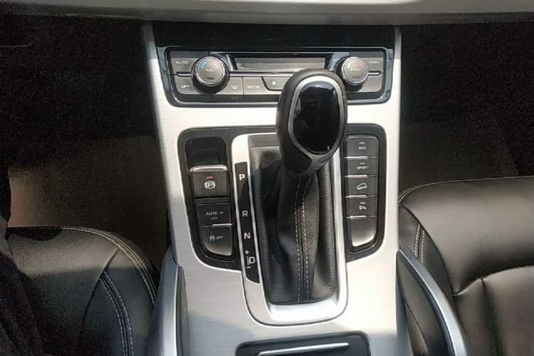 Used Geely Auto Emgrand X7 Sport 2016 1.8TD Automatic Smart Connectivity Version Gear Lever