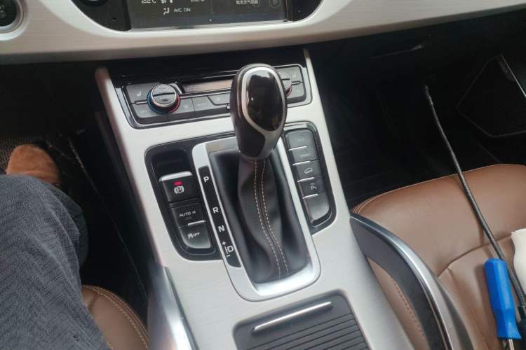 Used Geely Auto Emgrand X7 Sport 2016 1.8TD Automatic ZhiZun Version Gear Lever