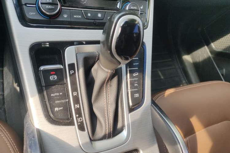 Used Geely Auto Emgrand X7 Sport 2016 1.8TD Automatic All-Wheel-Drive ZhiZun Edition Gear Lever