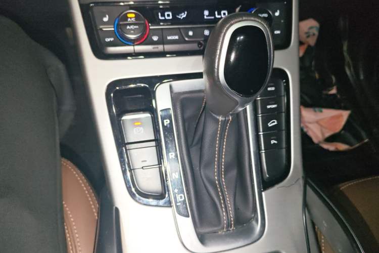 Used Geely Auto Emgrand X7 Sport 2016 1.8TD Automatic ZhiZun Version Gear Lever