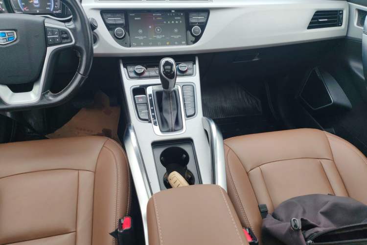 Used Geely Auto Emgrand X7 Sport 2016 1.8TD Automatic All-Wheel-Drive ZhiZun Edition Gear Lever