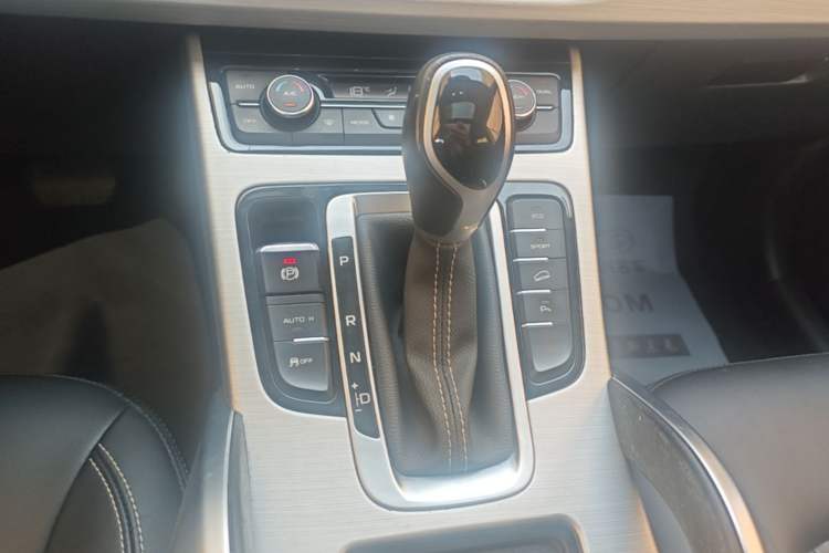 Used Geely Auto Emgrand X7 Sport 2016 1.8TD Automatic Smart Connectivity Version Gear Lever