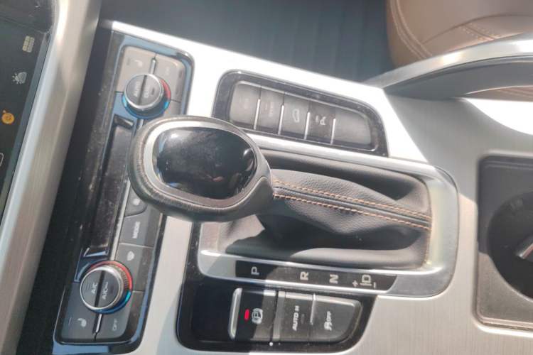 Used Geely Auto Emgrand X7 Sport 2016 1.8TD Automatic ZhiZun Version Gear Lever