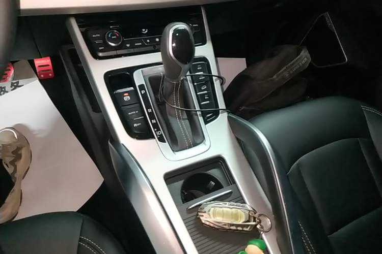 Used Geely Auto Emgrand X7 Sport 2016 1.8TD Automatic ZhiShang Model Gear Lever