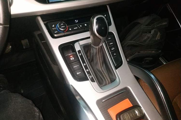 Used Geely Auto Emgrand X7 Sport 2016 1.8TD Automatic ZhiZun Version Gear Lever