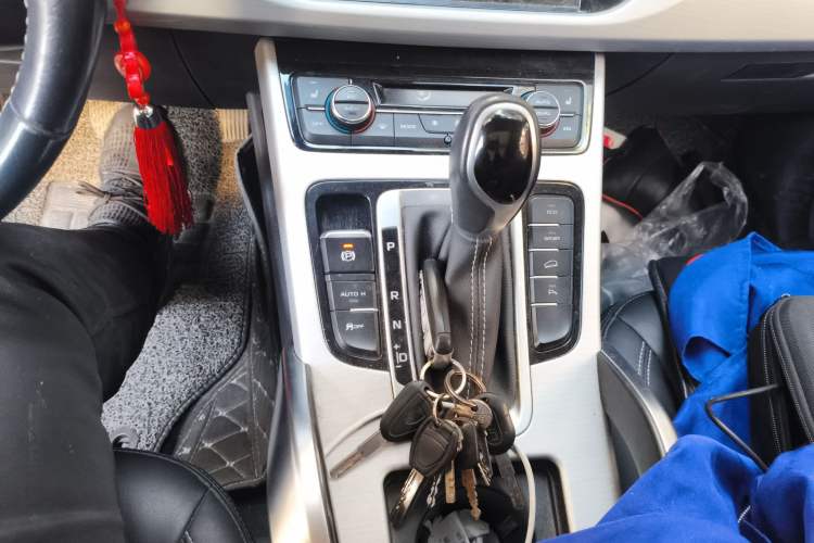 Used Geely Auto Emgrand X7 Sport 2016 1.8TD Automatic Smart Model Gear Lever