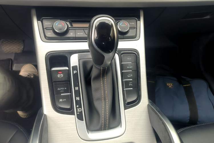 Used Geely Auto Emgrand X7 Sport 2016 1.8TD Automatic Smart Connectivity Version Gear Lever