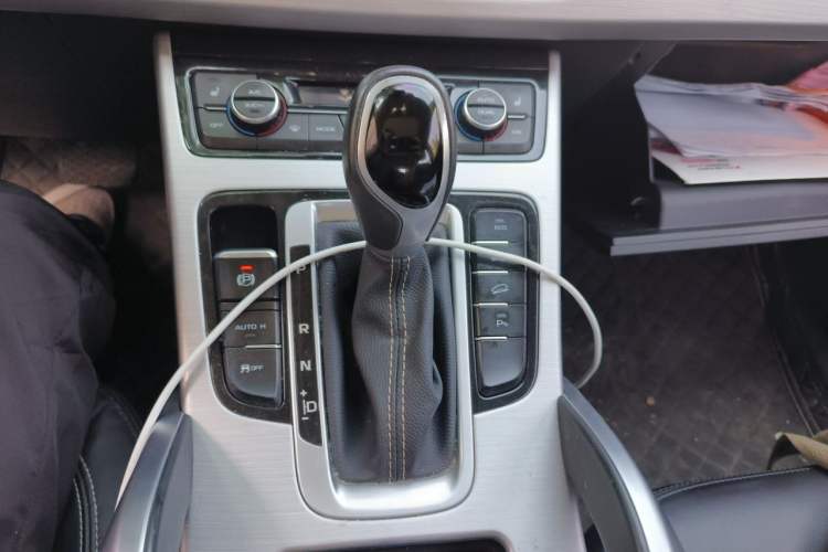 Used Geely Auto Emgrand X7 Sport 2016 1.8TD Automatic Smart Connectivity Version Gear Lever