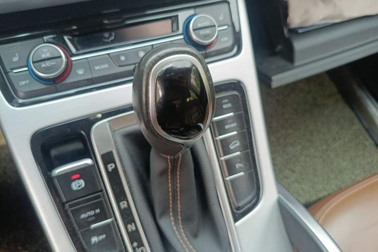 Used Geely Auto Emgrand X7 Sport 2016 1.8TD Automatic ZhiZun Version Gear Lever