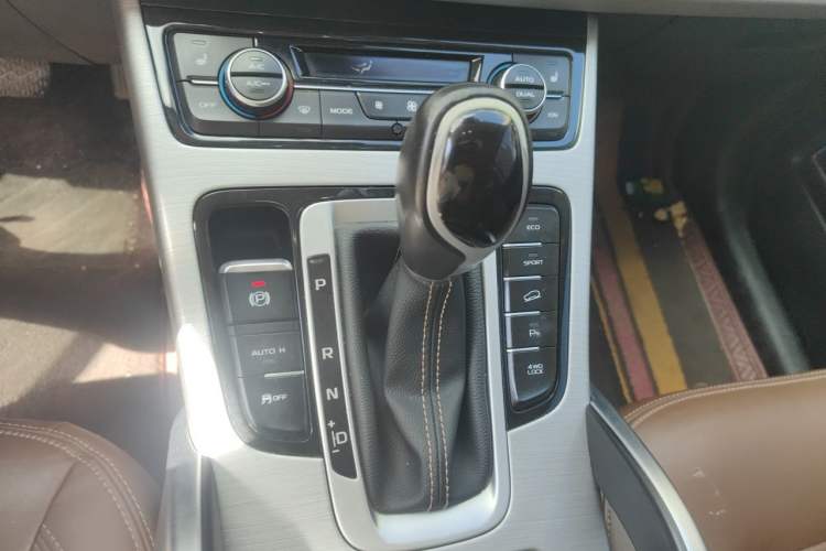 Used Geely Auto Emgrand X7 Sport 2016 1.8TD Automatic All-Wheel-Drive ZhiZun Edition Gear Lever