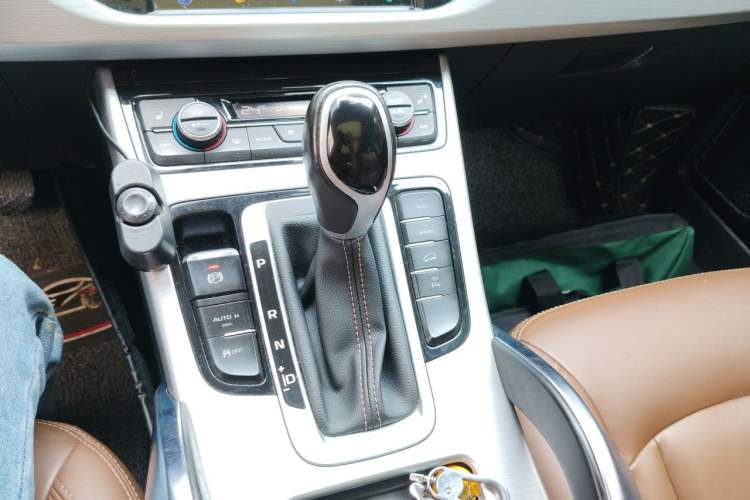 Used Geely Auto Emgrand X7 Sport 2016 1.8TD Automatic ZhiZun Version Gear Lever
