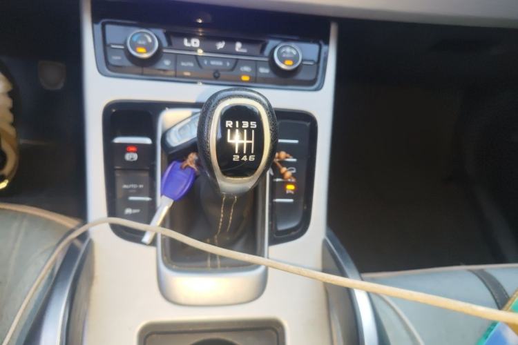 Used Geely Auto Emgrand X7 Sport 2016 2.0L Manual Smart Connect Version Gear Lever