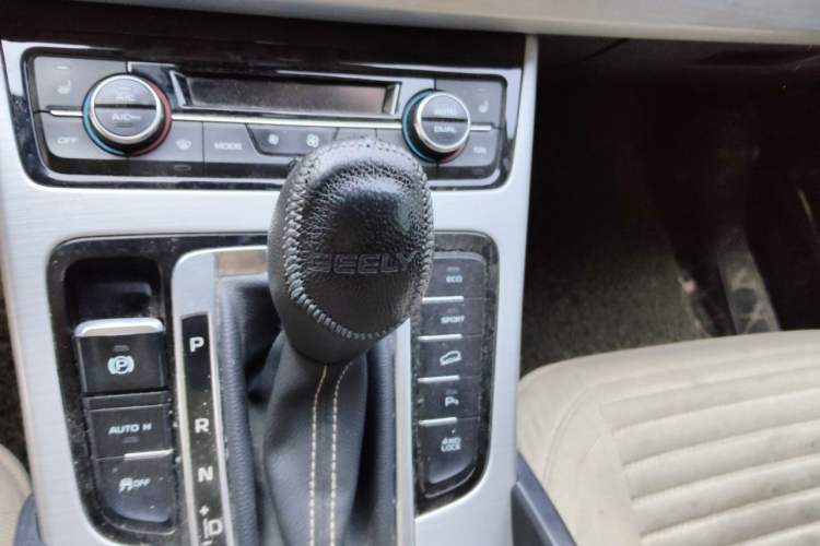 Used Geely Auto Emgrand X7 Sport 2016 1.8TD Automatic All-Wheel Drive Smart Version Gear Lever