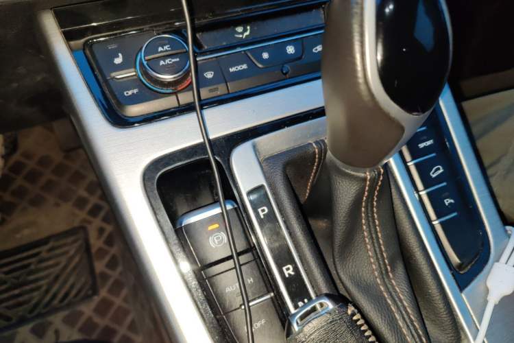 Used Geely Auto Emgrand X7 Sport 2016 1.8TD Automatic ZhiZun Version Gear Lever