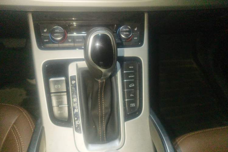 Used Geely Auto Emgrand X7 Sport 2016 1.8TD Automatic All-Wheel-Drive ZhiZun Edition Gear Lever