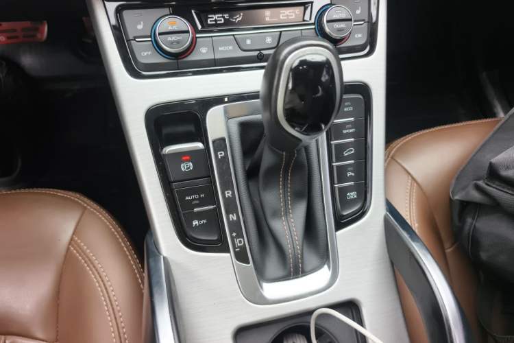Used Geely Auto Emgrand X7 Sport 2016 1.8TD Automatic All-Wheel-Drive ZhiZun Edition Gear Lever