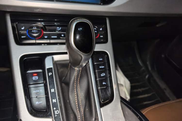 Used Geely Auto Emgrand X7 Sport 2016 1.8TD Automatic ZhiZun Version Gear Lever