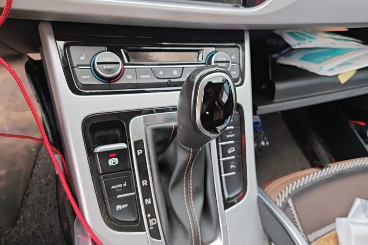 Used Geely Auto Emgrand X7 Sport 2016 1.8TD Automatic ZhiZun Version Gear Lever