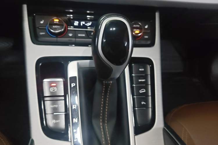 Used Geely Auto Emgrand X7 Sport 2016 1.8TD Automatic ZhiZun Version Gear Lever